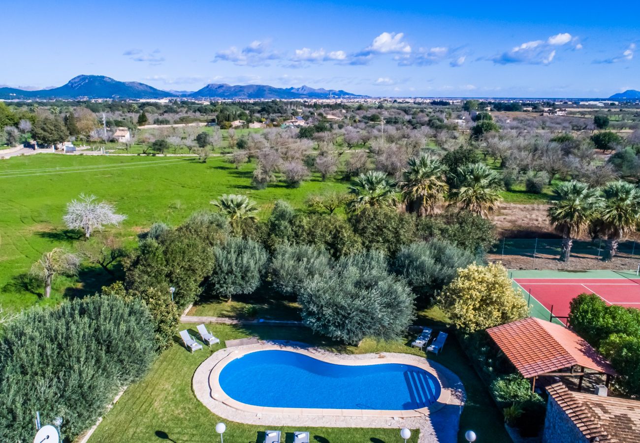 Domaine à Buger - Finca à Majorque, Cas Home avec court de tennis.