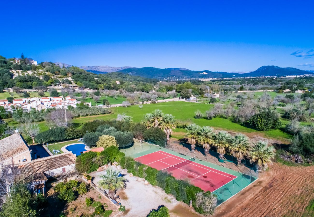 Domaine à Buger - Finca à Majorque, Cas Home avec court de tennis.