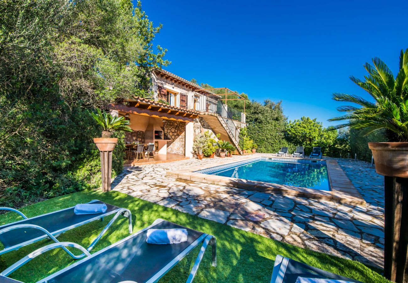 Vacances à Majorque au cœur de la nature avec piscine