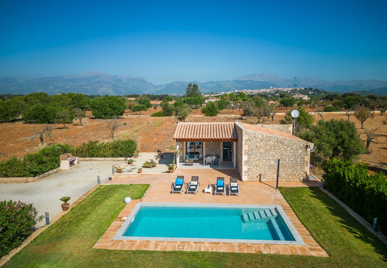 Finca avec piscine et barbecue à Majorque.