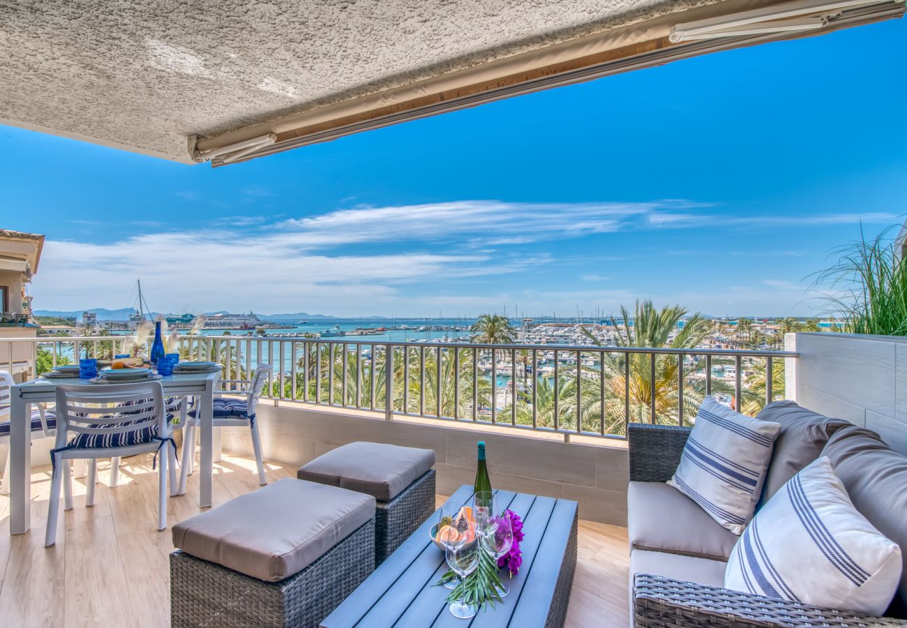 Vue sur la mer depuis la plage d'Alcudia 