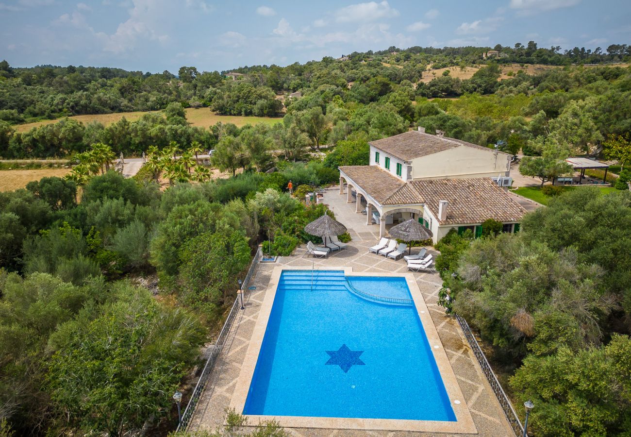 Profitez avec piscine et barbecue près de la plage à Majorque