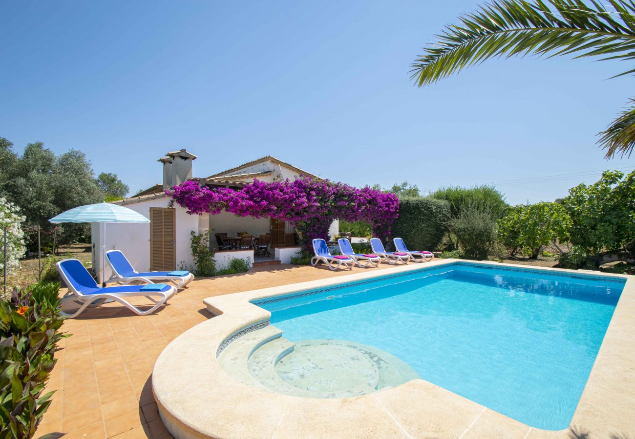 Finca avec terrasse et piscine à Pollensa.