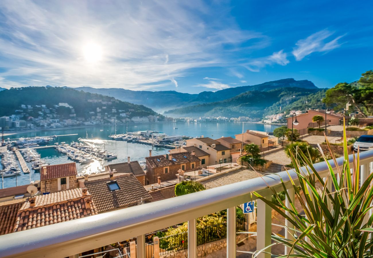 Appartement avec terrasse vue mer à Puerto Soller