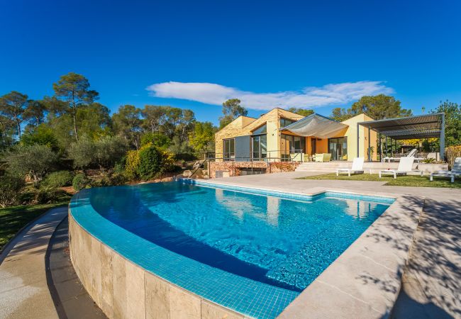 Vacances à Majorque dans une finca avec piscine.