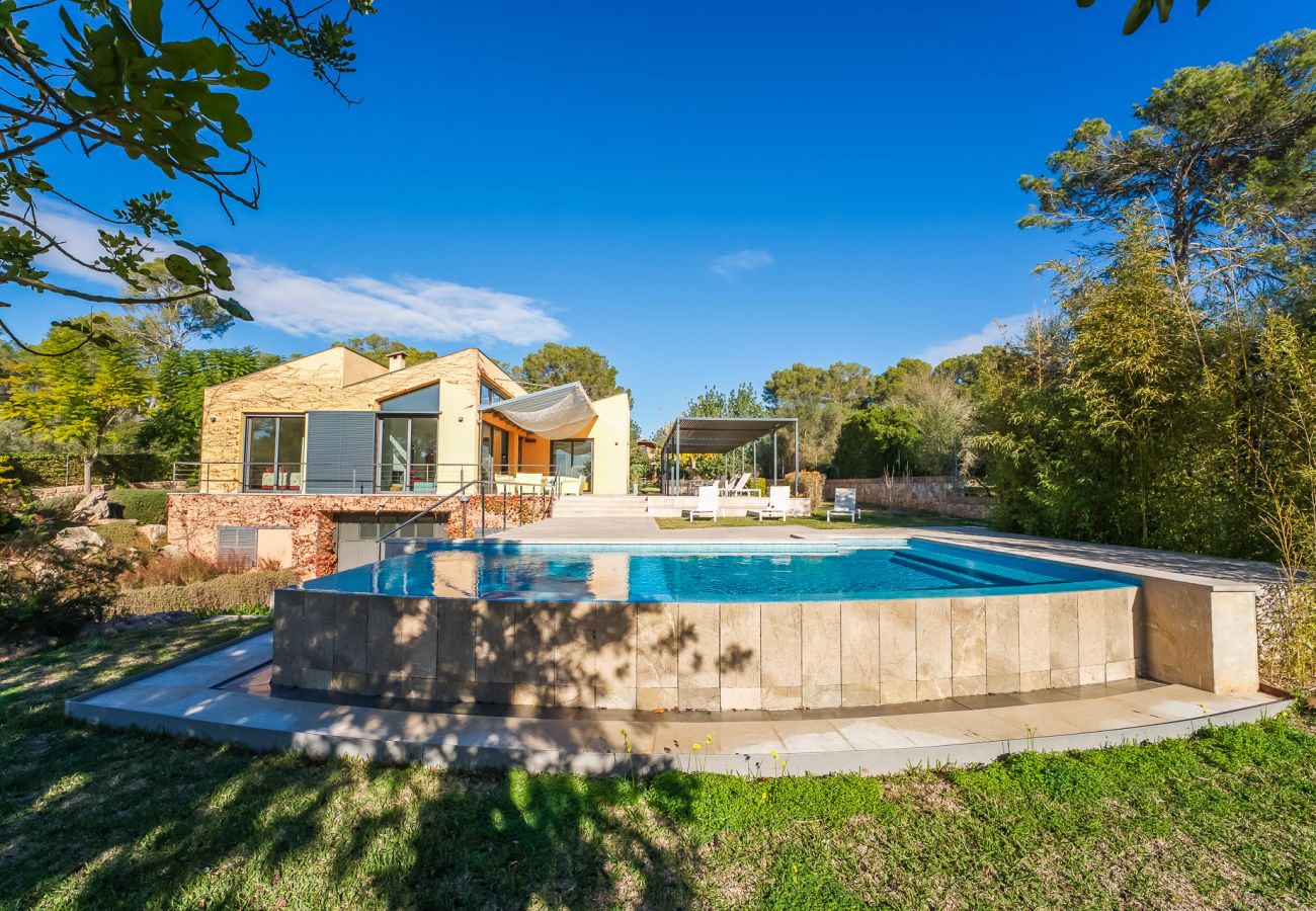 Finca de location de vacances avec piscine à Majorque.