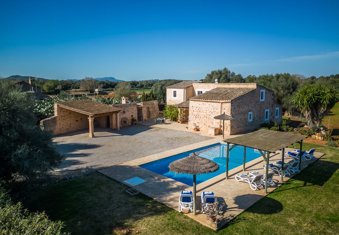 Détente à Majorque dans une finca rurale