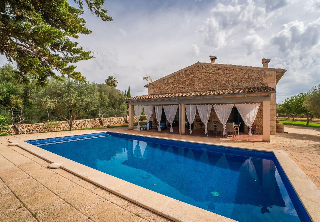 House in the countryside with swimming pool